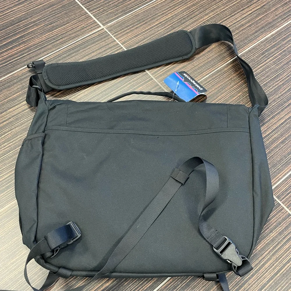 NWT Patagonia 15” Laptop Bag